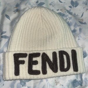 HAT White wool beanie with Fendi logo. 💯 fleece/wool
